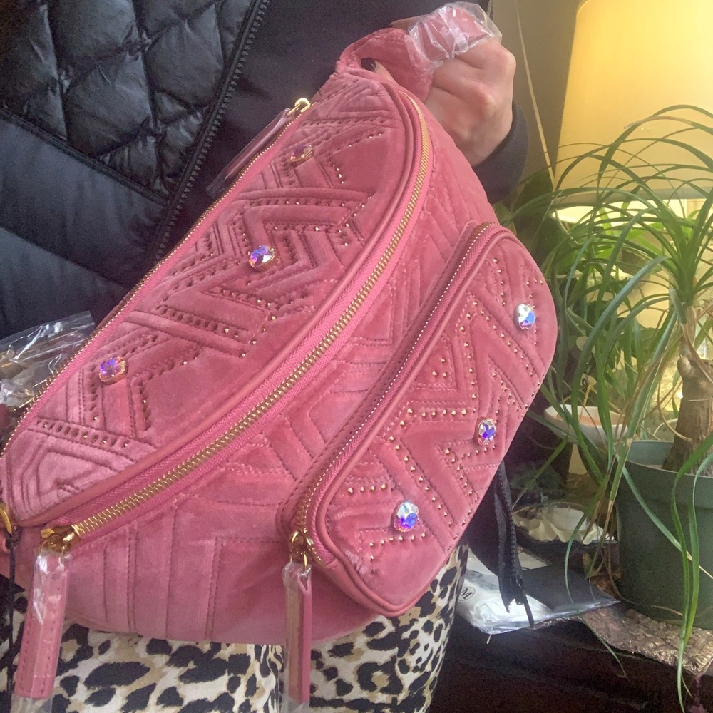 SOLD⛔️Authentic MCM Velvet/leather jeweled zip top Beltbag. - Picture 3 of 15